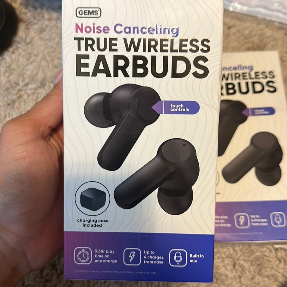 Noise canceling earbuds